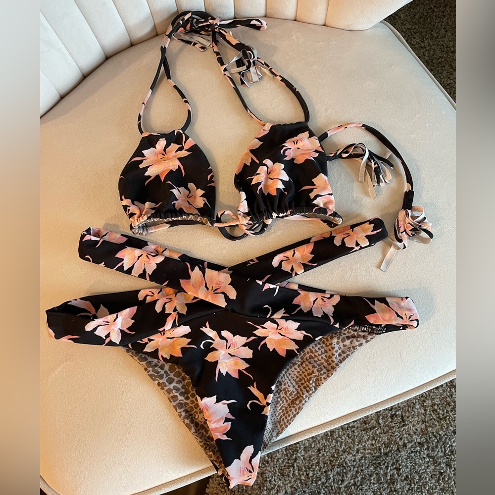ACACIA Bikini Top & Bottom